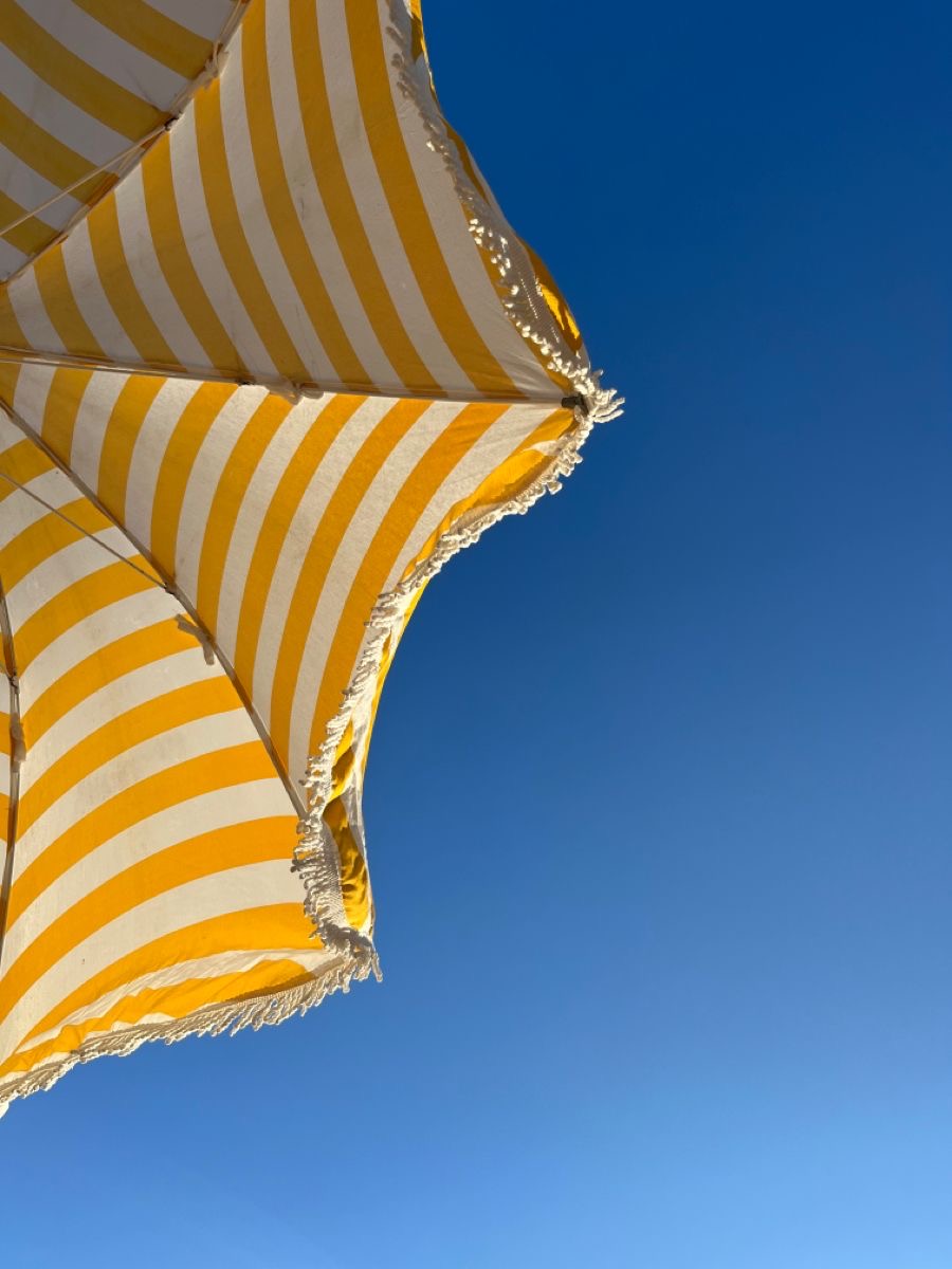 Sonnenschirm im Sommer